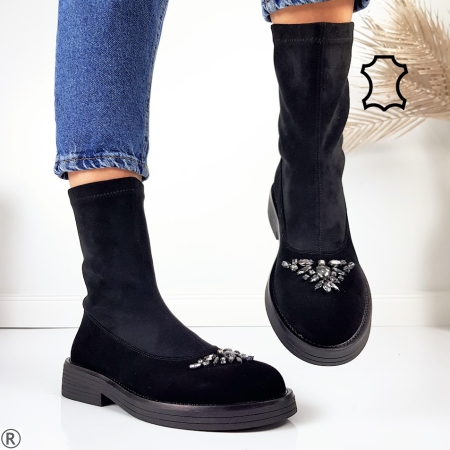 Черни равни боти от естествен велур Eliza Bulgaria 9650