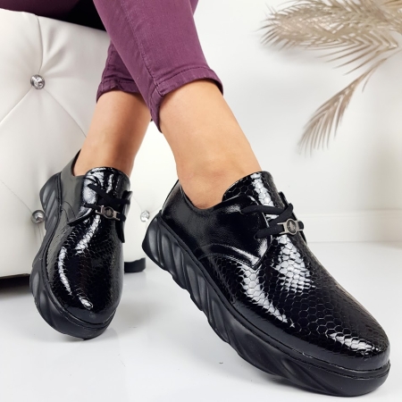 Спортни обувки от естествена кожа със змийски принт- Amelia Black 11263