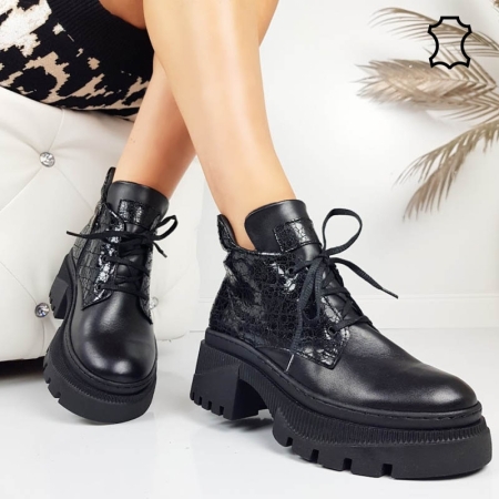 Черни боти от естествена кожа на платформа- Sandra Black 11447