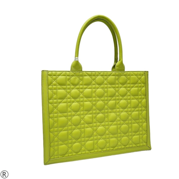 Елегантна твърда чанта в зелено - Shantal Green