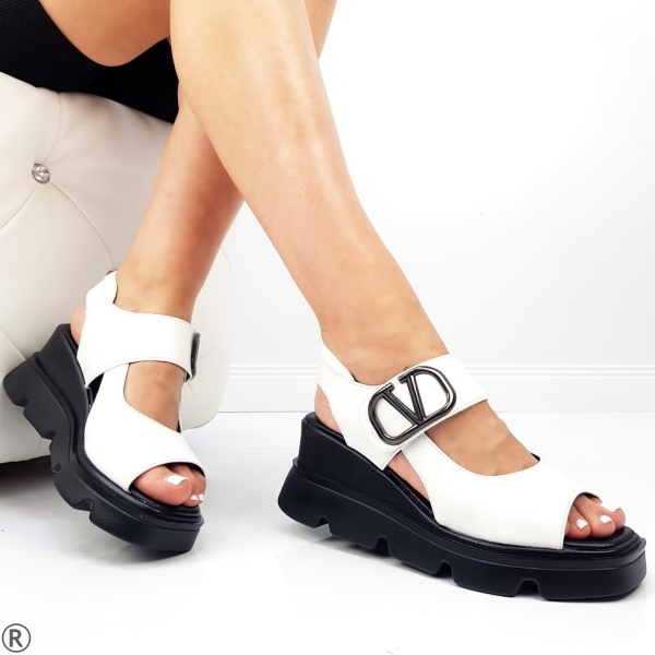 Бели сандали на платформа- Lina White