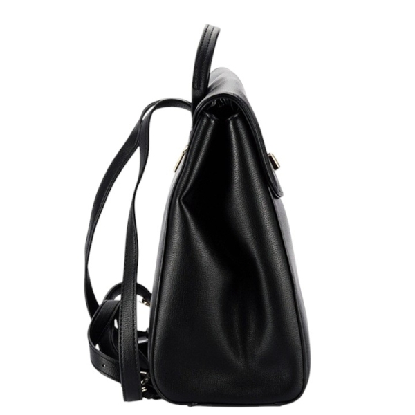 Черна дамска раница с капак и преграда- DIana&CO 11354