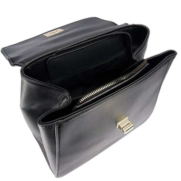 Черна дамска раница с капак и преграда- DIana&CO 11354