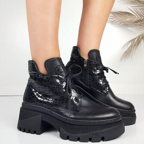 Черни боти от естествена кожа на платформа- Sandra Black 11447