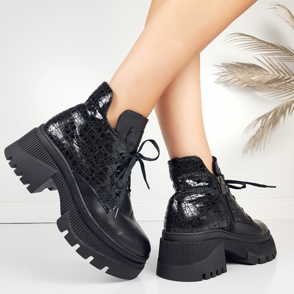 Черни боти от естествена кожа на платформа- Sandra Black 11447