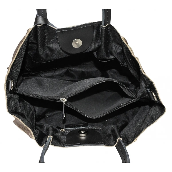 Чанта от естествена кожа в сребрист цвят- Amanda Silver 11518