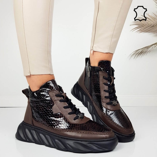 Кафяви боти от естествена кожа и лак- Darena Blrown 11553