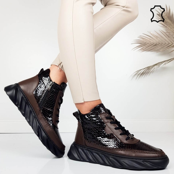 Кафяви боти от естествена кожа и лак- Darena Blrown 11553