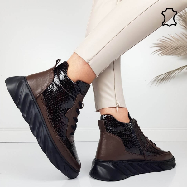 Кафяви боти от естествена кожа и лак- Darena Blrown 11553