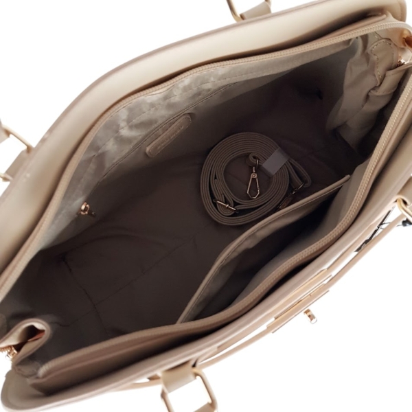 Твърда бежова чанта с дълга дръжка- Duki&Daso 11627