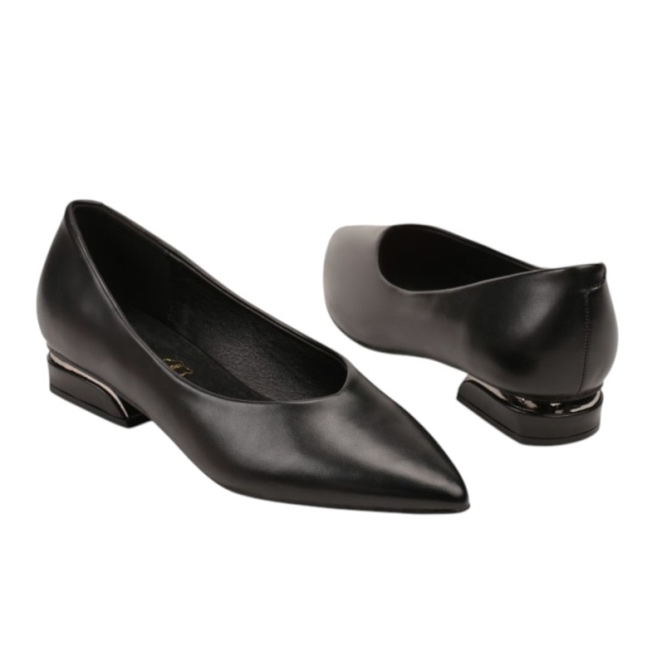 Черни остри обувки на удобен щирок ток- Katlin Black 11702