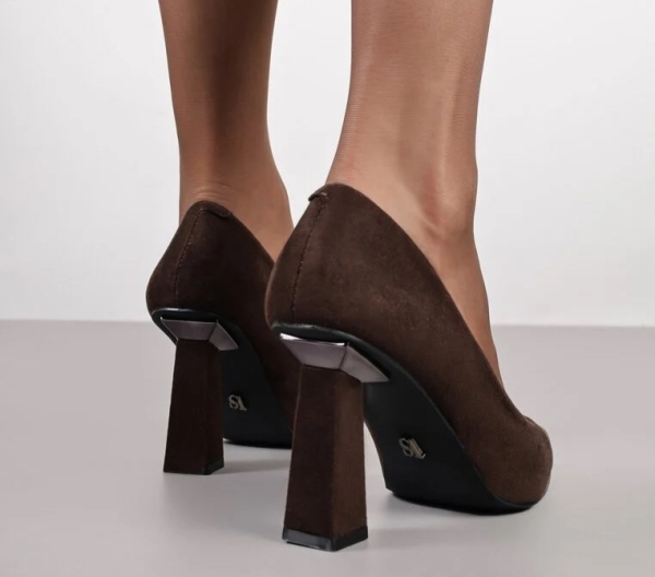 Велурени обувки на висок ток цвят кафе- Klear Coffee 11709
