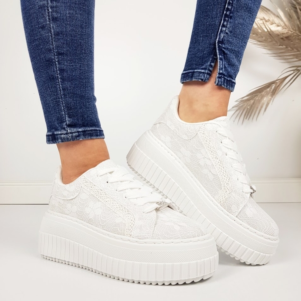 Бели кецове с дантела- Mila White 11754