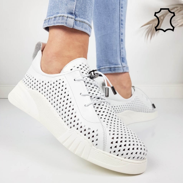 Обувки от перфорирана естествена кожа- Dara White 11798