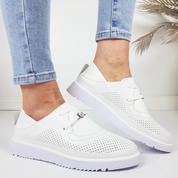 Бели обувки от перфорирана естествена кожа- Simona White 11807