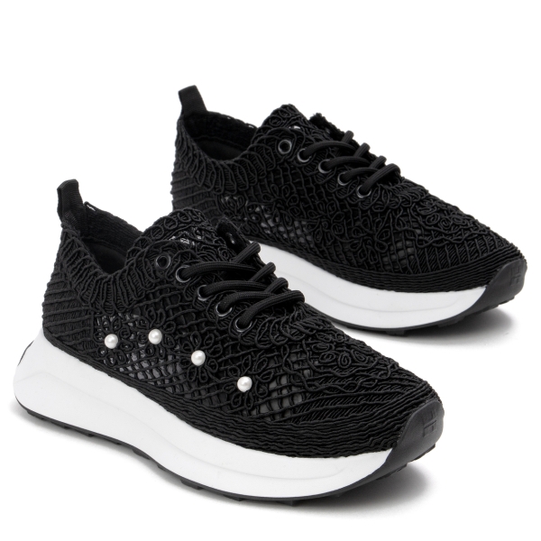 Черни маратонки с дантела и перли- Klodi Black 11873