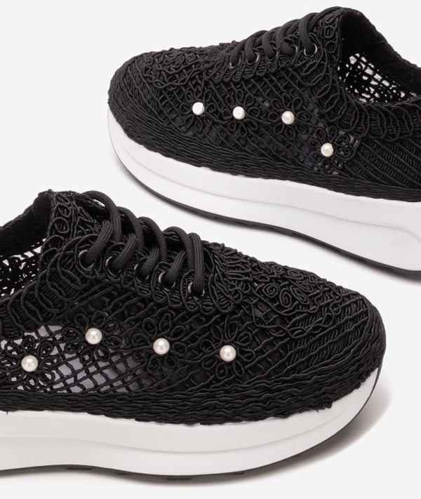 Черни маратонки с дантела и перли- Klodi Black 11873