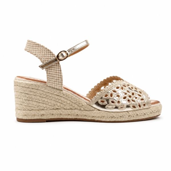 Златисти сандали на платфрома- Briana Gold 12126