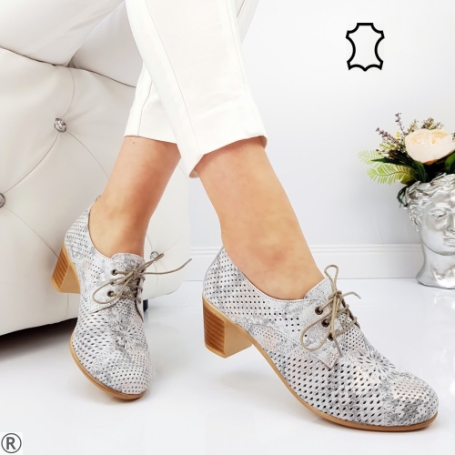 Дамски обувки на ток от перфорирана естествена кожа- Amelia White