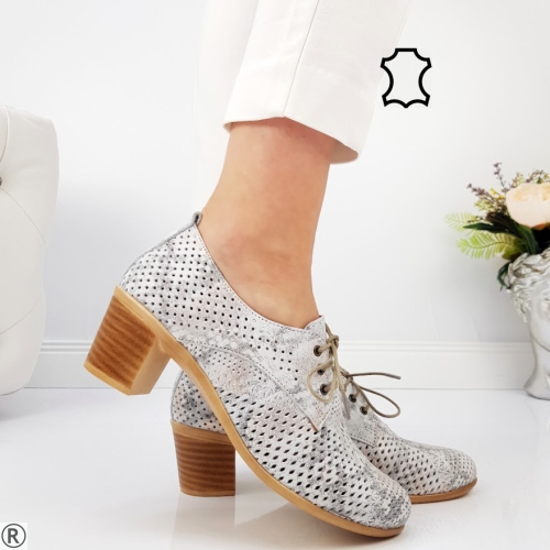 Дамски обувки на ток от перфорирана естествена кожа- Amelia White