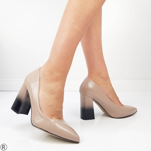 Елегантни дамски обувки в бежов лак на широк ток- Krisia Beige