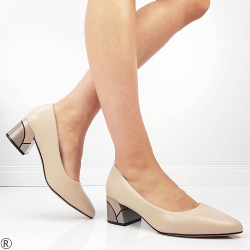 Елегантни обувки на среден ток в бежов цвят- Reneta Black