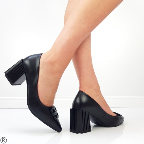 Елегантни обувки в черен цвят с ефектен ток- Eliza Bulgaria