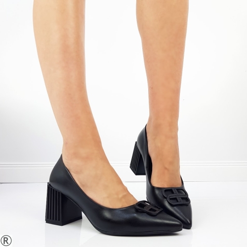 Елегантни обувки в черен цвят с ефектен ток- Eliza Bulgaria