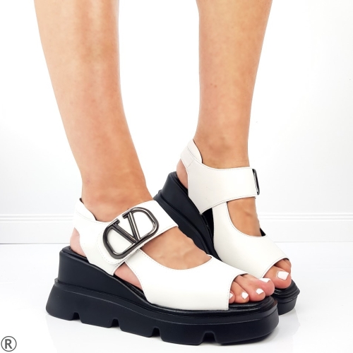 Бели сандали на платформа- Lina White