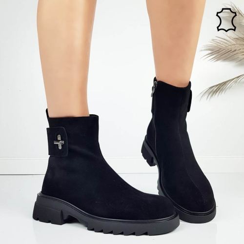 Черни равни боти от естествен велур- Eliza Bulgaria 11474