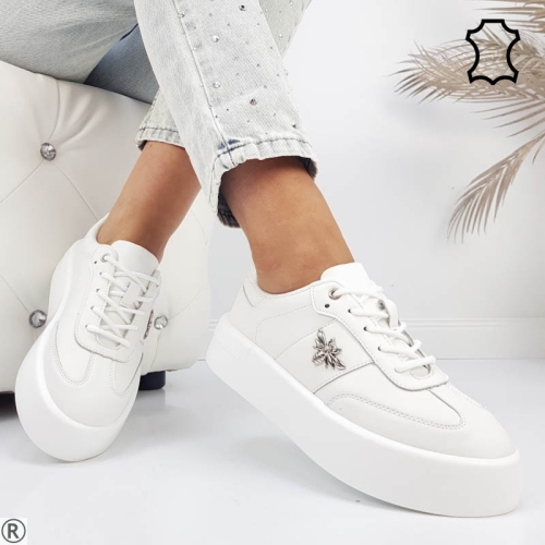 Бели кецове от естествена кожа с пчела- Arais White 11198