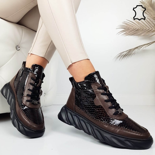 Кафяви боти от естествена кожа и лак- Darena Blrown 11553